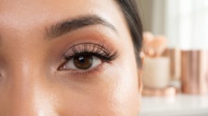 Faux cils magnétiques : un regard sublime sans colle
