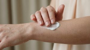 Creme peau seche : bien choisir son soin hydratant