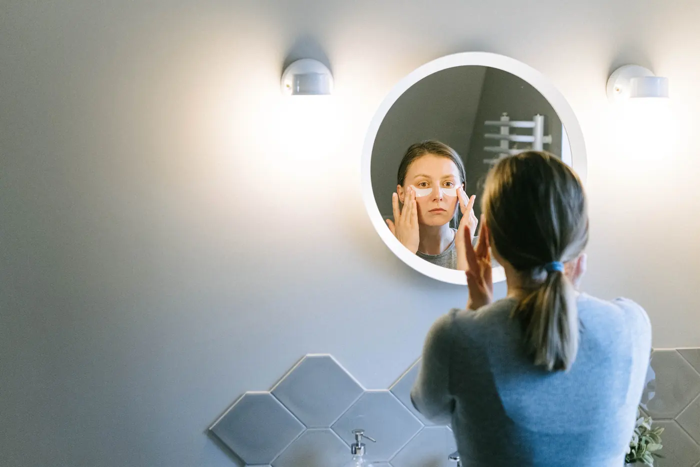 Application d&rsquo;un correcteur sous l&rsquo;œil