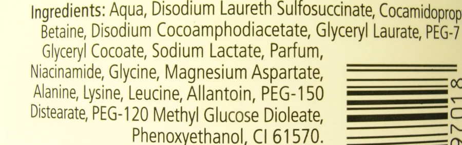 Liste INCI au dos d'un produit lavant : eau, agent lavant, conservateur en fin de liste